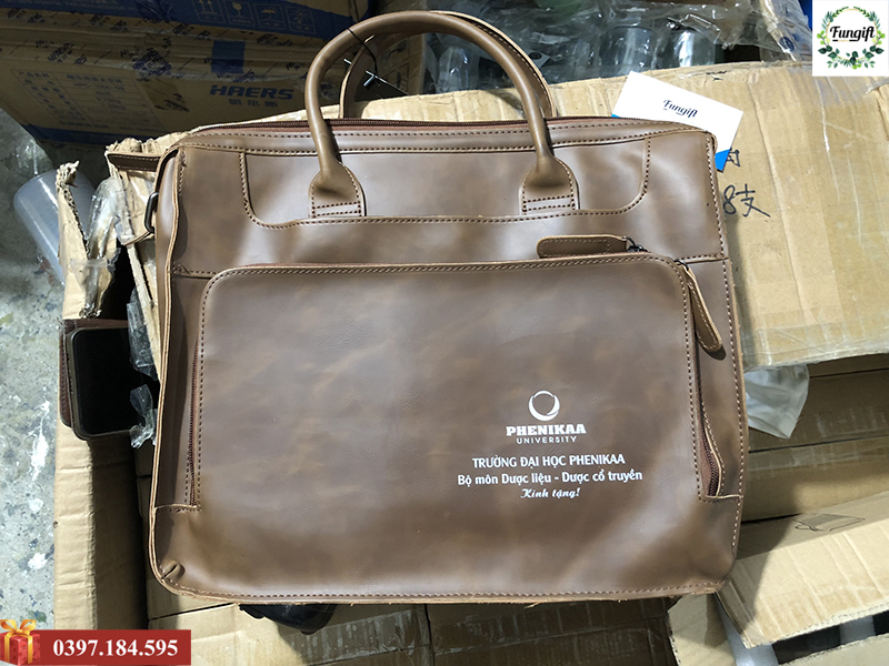 Cặp da công sở in logo làm quà tặng
