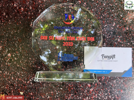 Chuyên in cúp lưu niệm theo yêu cầu