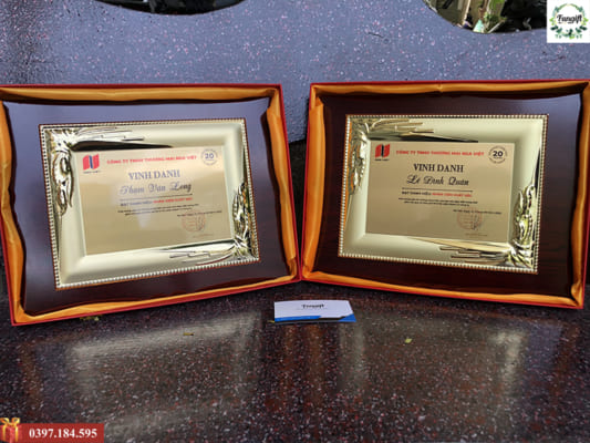 Cung cấp bảng vinh danh gỗ đồng in theo yêu cầu