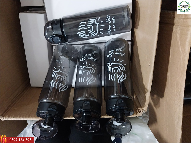Cung cấp bình nước nhựa bật nắp in logo giá tận xưởng