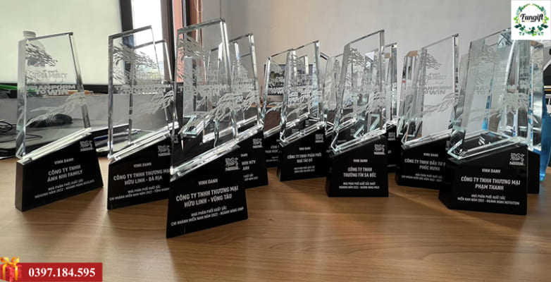 Cúp vinh danh pha lê đẹp