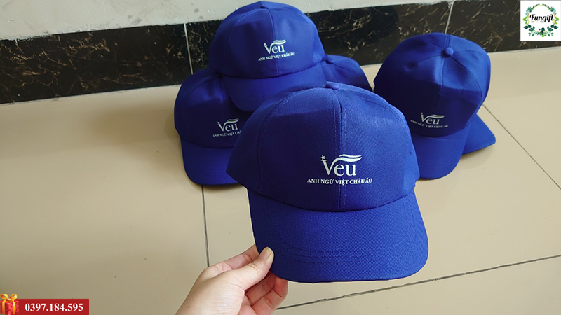 Đồng phục mũ lưỡi trai in logo cho cả nam và nữ