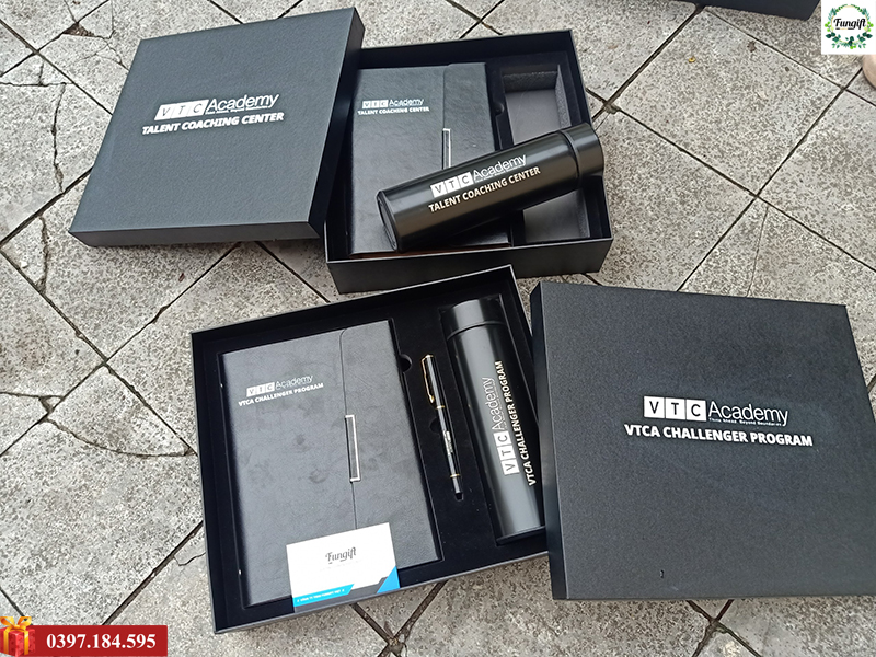 Giftset in logo VTCA theo yêu cầu