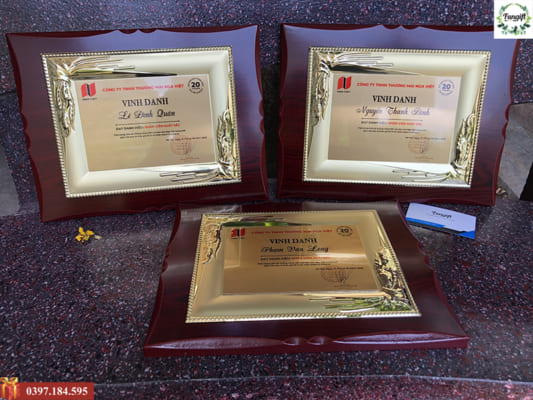 In bảng vinh danh uy tín tại Hà Nội