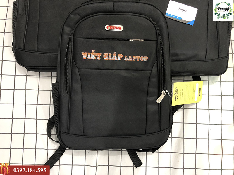 In chữ lên balo laptop làm quà tặng