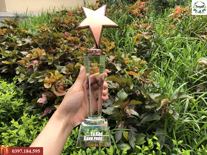 In cúp pha lê lấy ngay tại Hà Nội