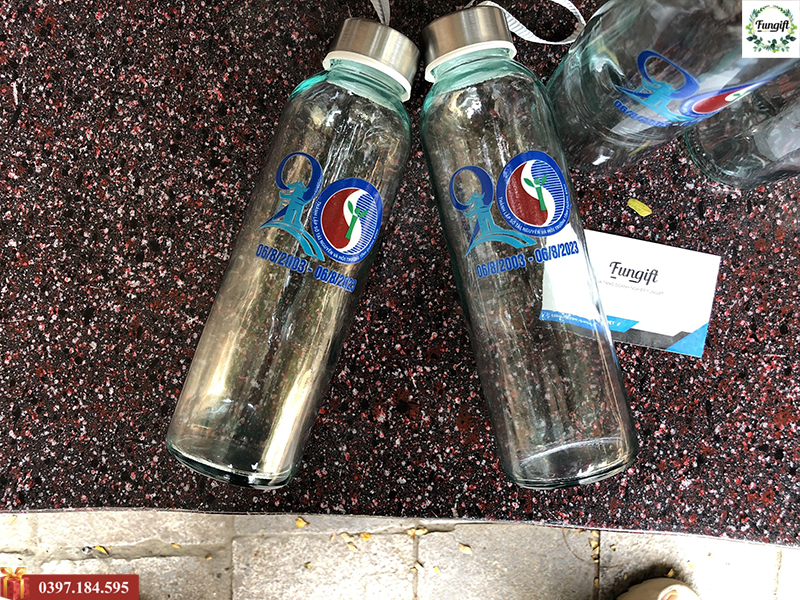 In logo lên chai thuỷ tinh