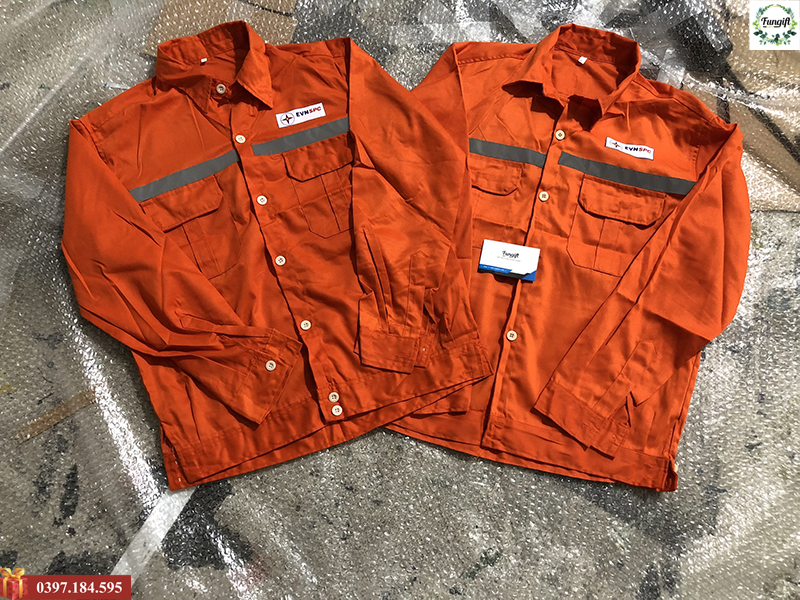 In quần áo bảo hộ nhân viên kỹ thuật điện