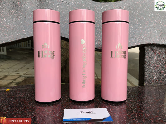 Khắc chữ lên bình giữ nhiệt làm quà tặng doanh nghiệp