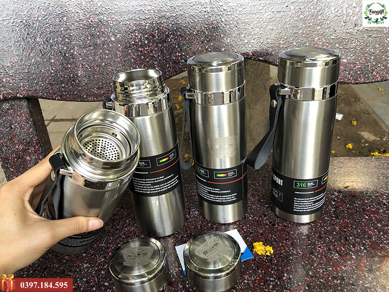 Khắc logo lên bình giữ nhiệt làm quà tặng