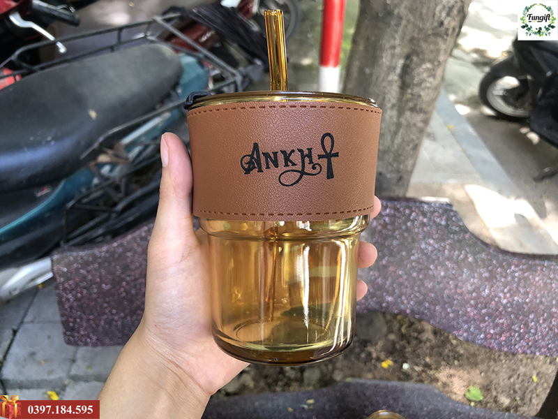Ly thủy tinh bọc da khắc logo công ty theo yêu cầu
