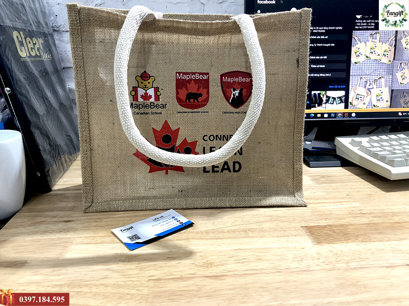 Nhận gia công túi cói in logo theo yêu cầu