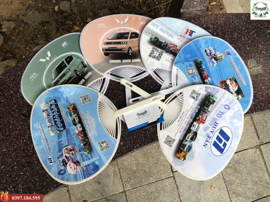 Quạt nhựa tròn cầm tay in logo các nhãn xe ô tô theo yêu cầu