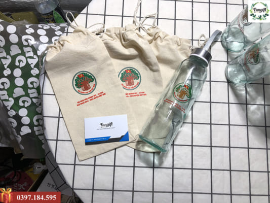 Set quà tặng bình nước và túi đựng in theo yêu cầu