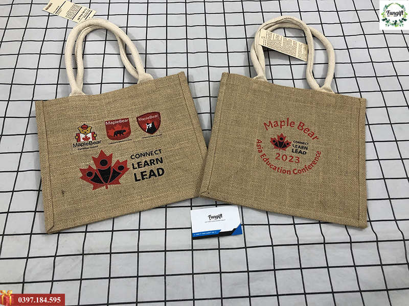 Túi cói 2 quai in logo làm quà tặng doanh nghiệp