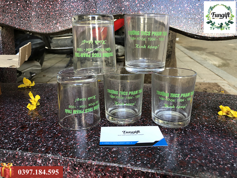 Bộ quà tặng cốc thủy tinh in logo công ty theo yêu cầu làm quà tặng