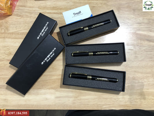 Bút khắc tên làm quà tặng