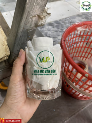 Cốc thủy tinh in logo dùng trong các nhà hàng