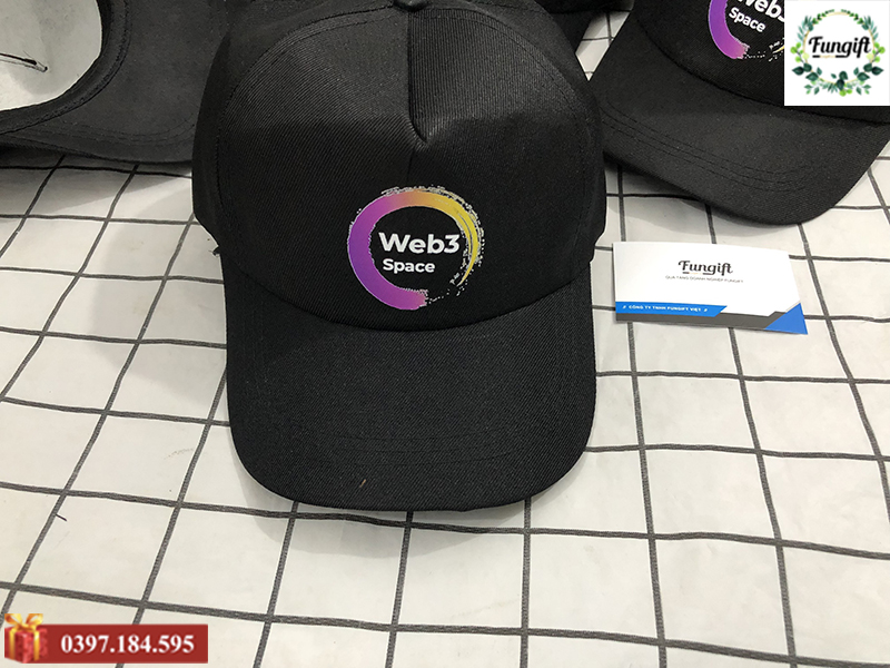 In logo lên mũ lưỡi trai theo yêu cầu