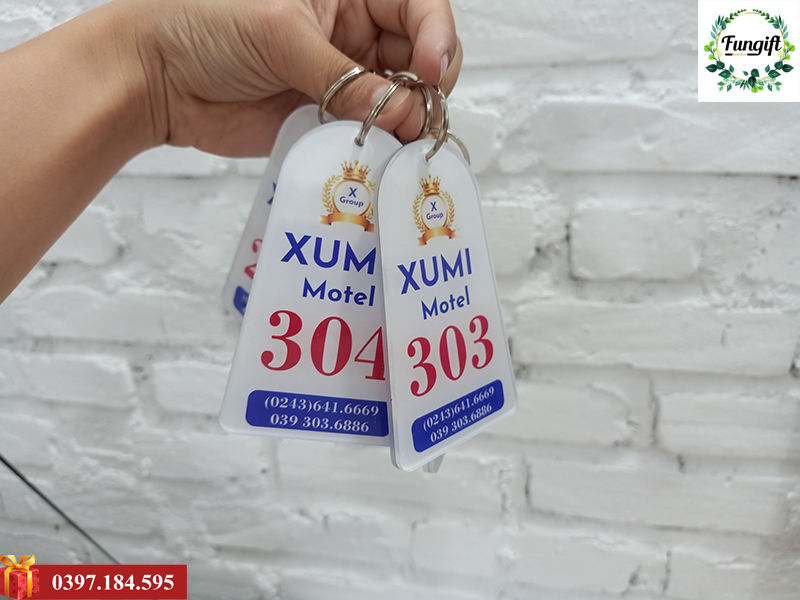 In móc khóa mica giá rẻ Hà Nội đánh số phòng tiện lợi