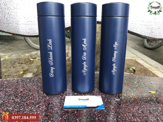 Khắc tên lên bình giữ nhiệt đẹp mắt