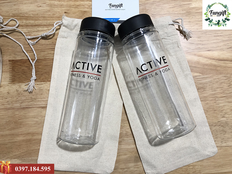 Quà tặng bình nước nhựa kèm túi đựng in logo Active 2