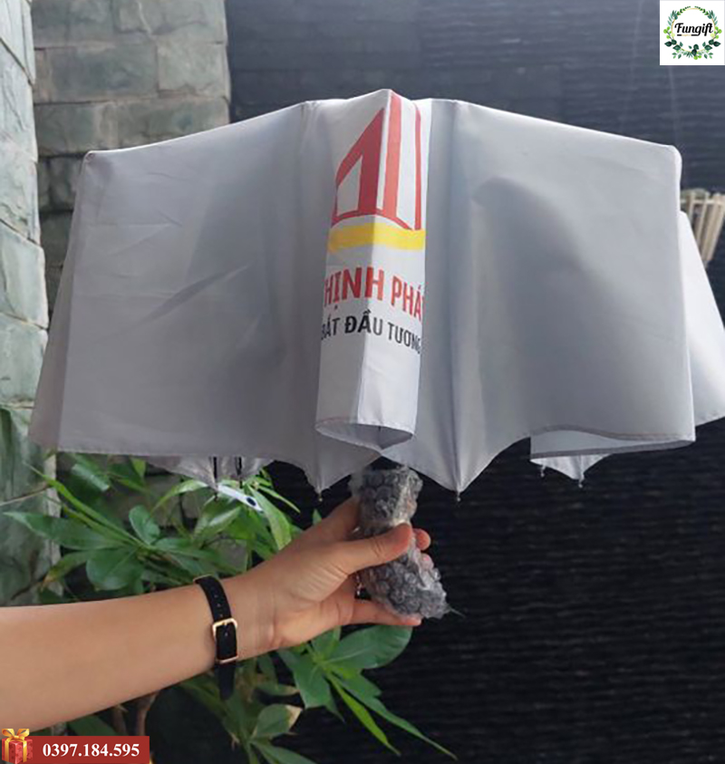Quà tặng ô gấp 3 tự động in logo theo yêu cầu