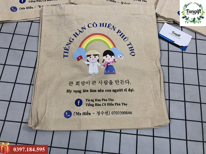 Quà tặng túi vải in logo tặng học viên
