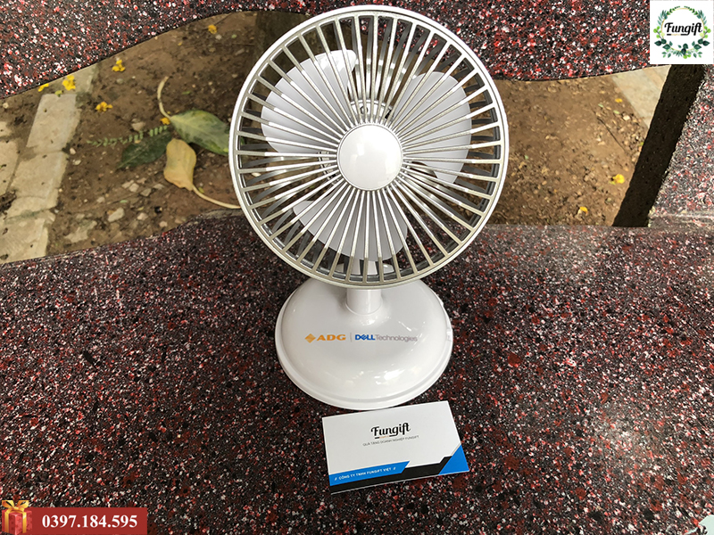 Quạt tích điện mini - vật dụng thiết thực cho mùa hè