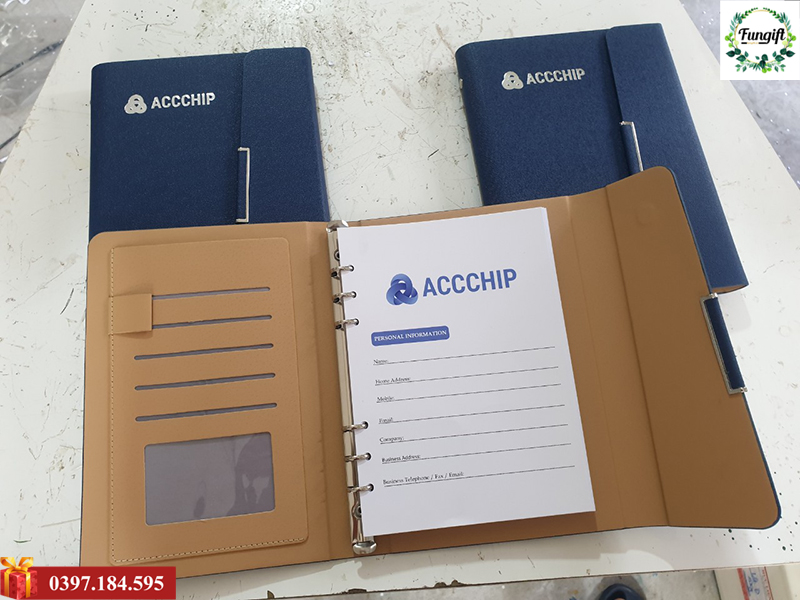 Sổ bìa da gáy còng dập logo