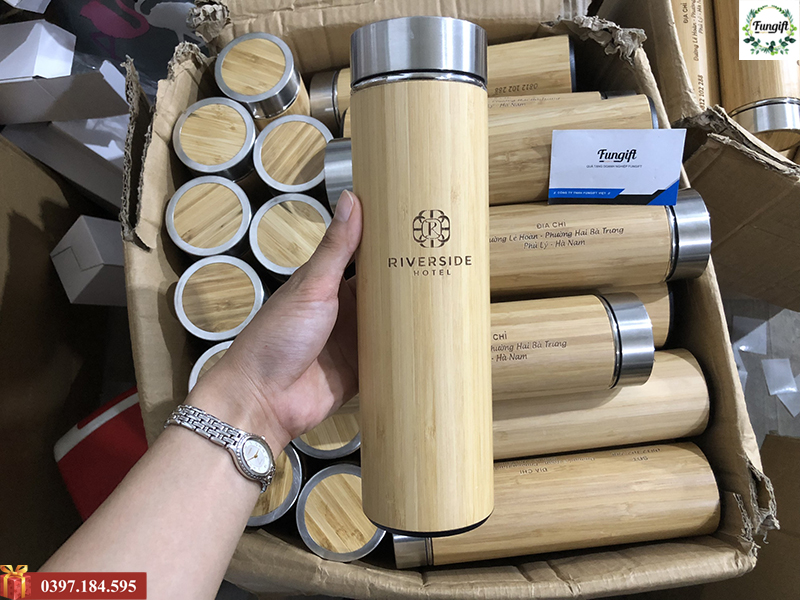 Xưởng sản xuất bình giữ nhiệt bằng tre khắc logo Riverside