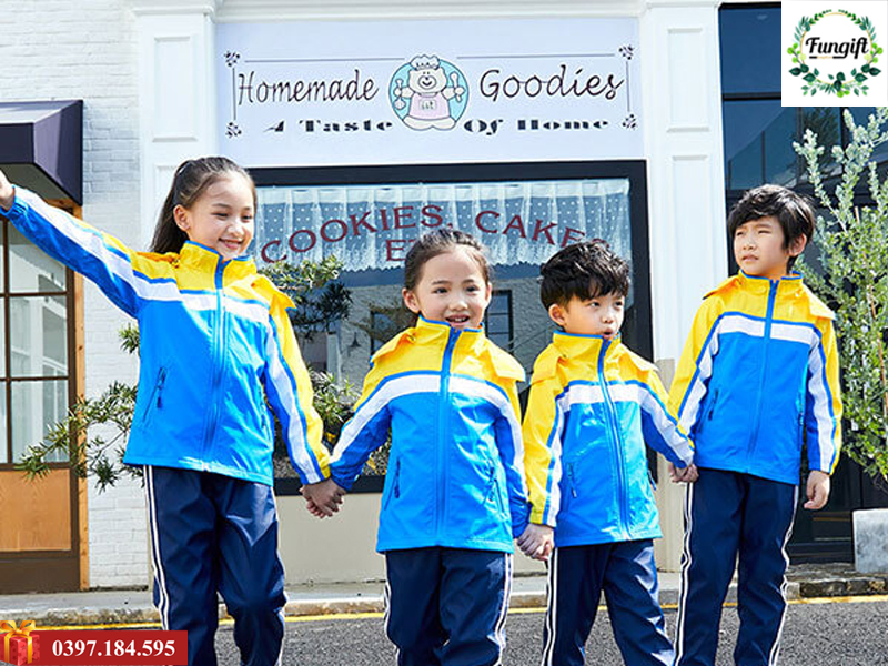 Áo khoác đồng phục in logo trường mầm non