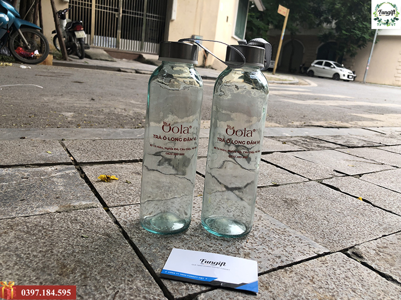 Bình nước thủy tinh có quai xách in logo