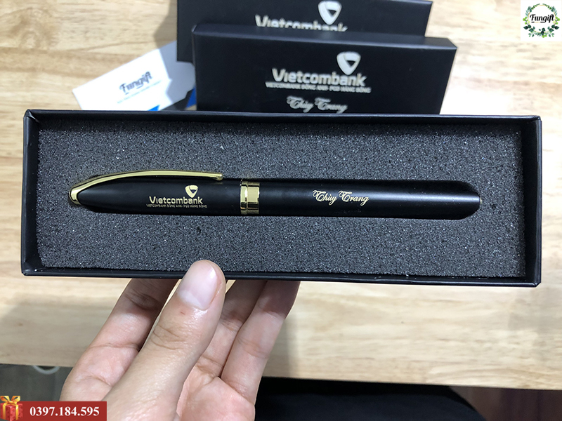 Bút khắc tên theo yêu cầu