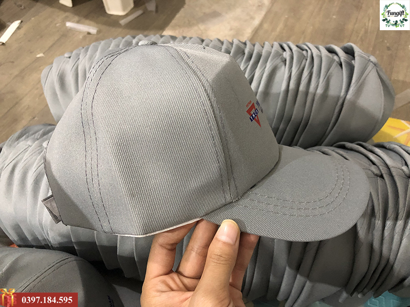 Mũ lưỡi trai chất liệu kaki in logo làm quà tặng