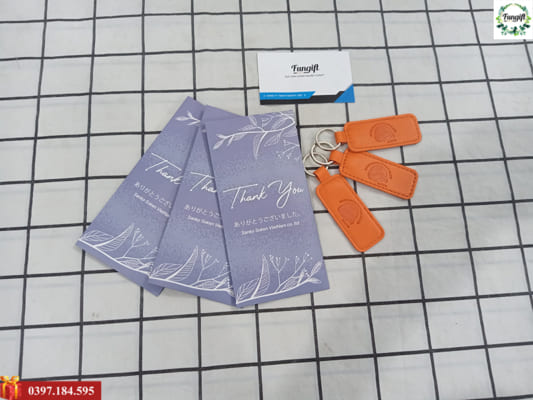 Thiệp cảm ơn kèm móc khóa theo yêu cầu