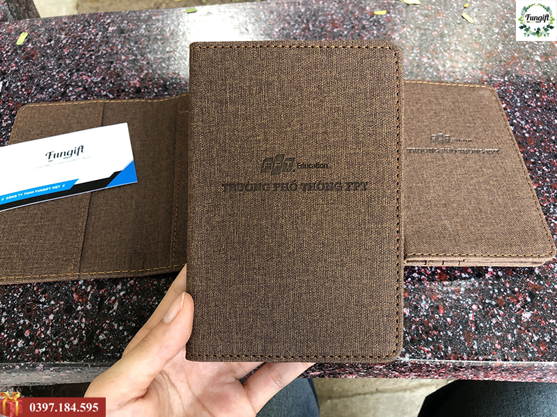 Ví da dập chìm in logo theo yêu cầu làm quà tặng