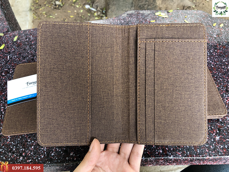 Ví da đựng passport in logo FPT