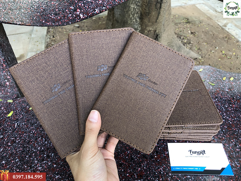 Xưởng sản xuất ví da đựng giấy tờ in logo làm quà tặng