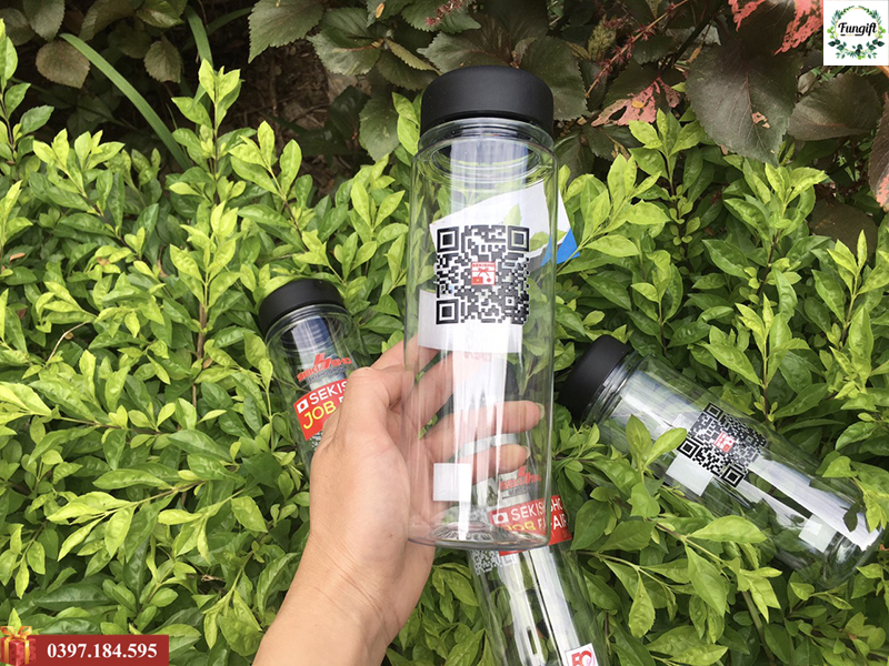 In mã QR lên bình nước quà tặng