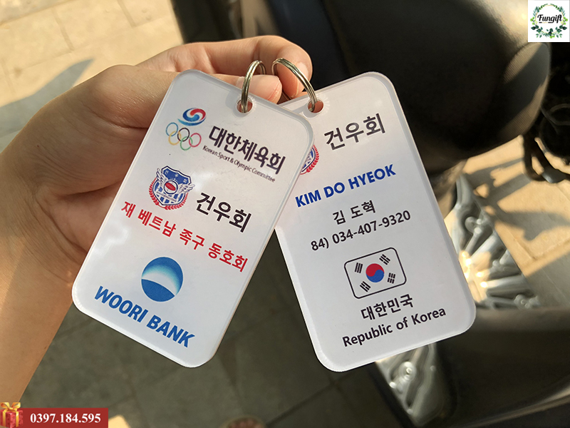 600 móc khóa mica in theo yêu cầu
