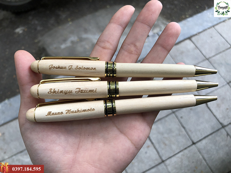 Bút ký gỗ khắc tên theo yêu cầu