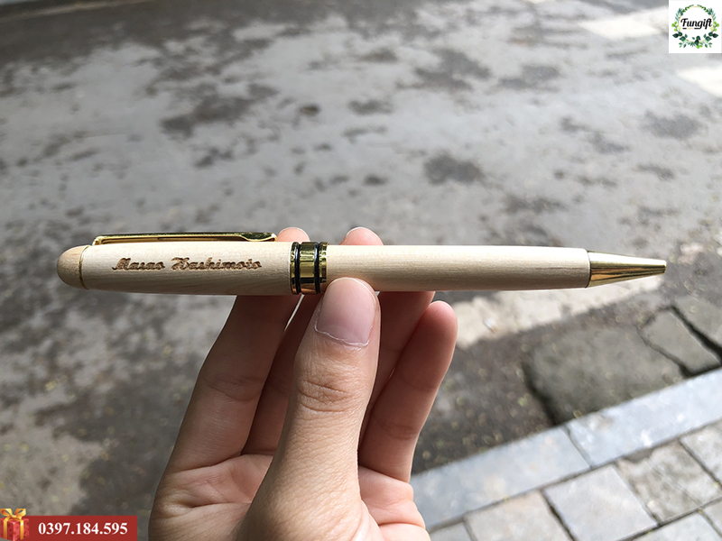 Chuyên bút tre khắc theo yêu cầu làm quà tặng