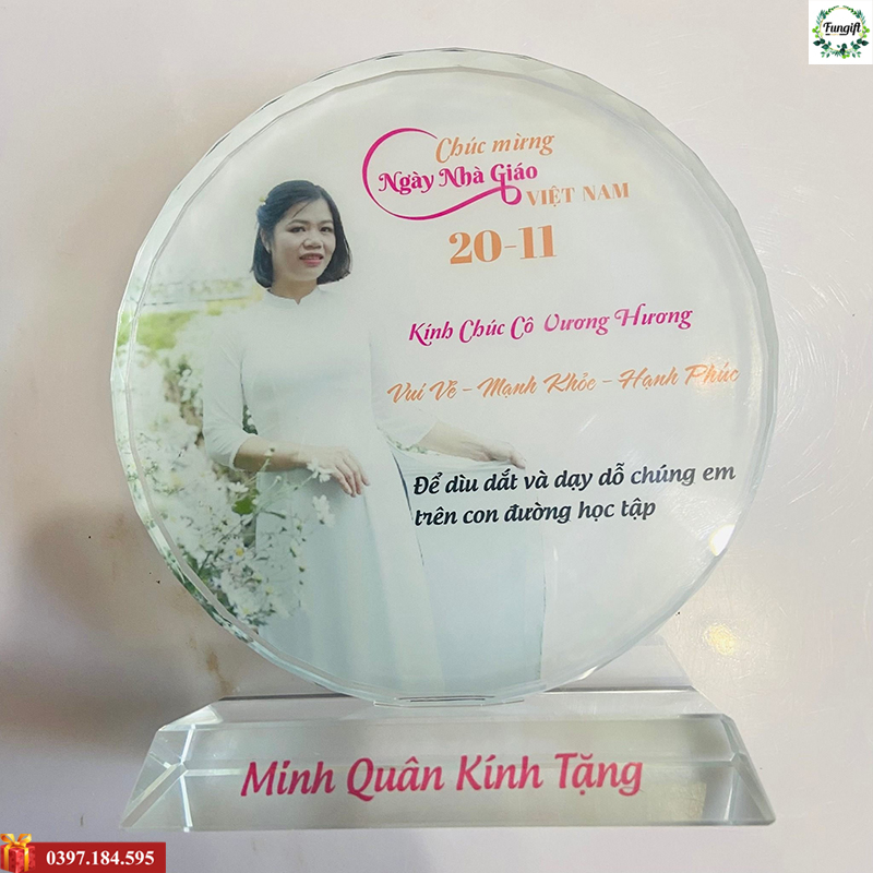 Chuyên cúp pha lê in theo yêu cầu làm quà tặng