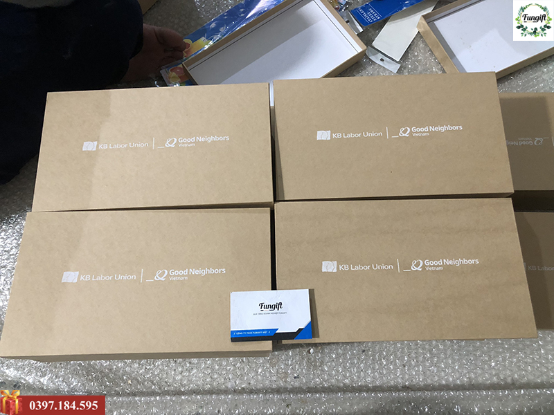 Hộp đựng quà tặng từ giấy Krap in logo theo yêu cầu