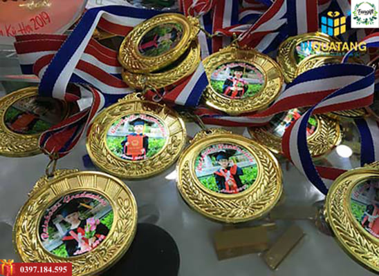 làm huy chương theo yêu cầu