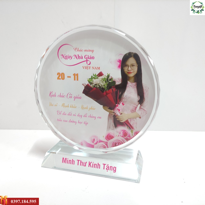 mẫu cúp pha lê lưu niệm hình tròn in ảnh
