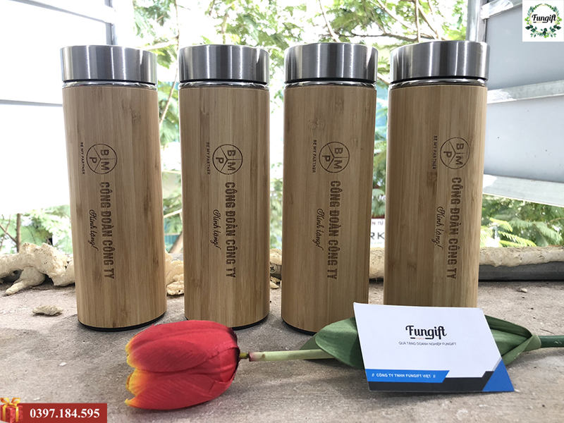 Bình giữ nhiệt khắc logo tặng nhân viên công ty