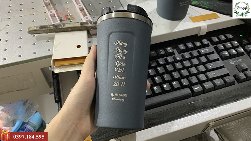 Quà tặng cốc giữ nhiệt in logo theo yêu cầu