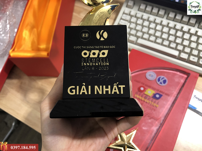 Xưởng in cúp pha lê đẹp giá rẻ